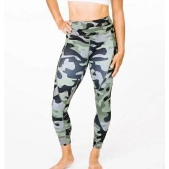 ZYIA Pants - Zyia Active Green Gray Black Camo Light N Tight 7/8 Activewear Leggings Size 4